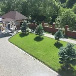 Zolota Pidkova & River Chalet Slavsko