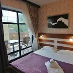 Zolota Pidkova & River Chalet Slavsko