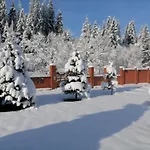 Zolota Pidkova & River Chalet *