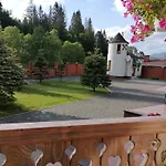 Chalet Zolota Pidkova & River