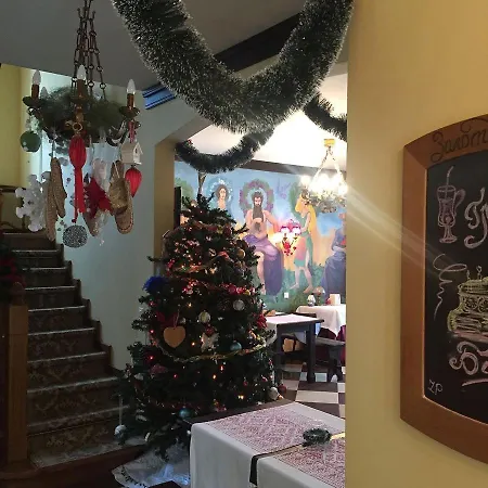 Zolota Pidkova & River 木屋