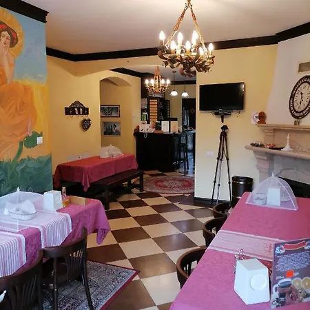 Zolota Pidkova & River 木屋