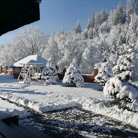Chalet Zolota Pidkova & River *
