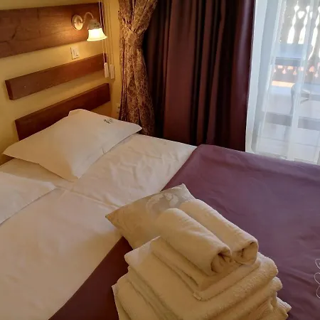 Zolota Pidkova & River