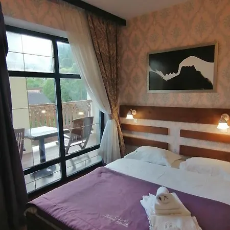 Zolota Pidkova & River Chalet Slavsko