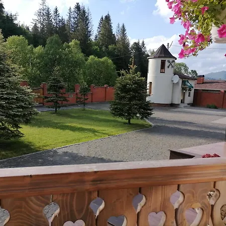 Chalet Zolota Pidkova & River