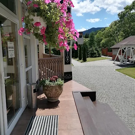 Chalet Zolota Pidkova & River