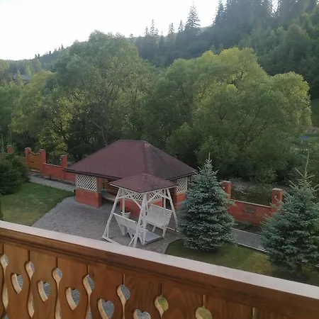 Zolota Pidkova & River Chalet Slavske