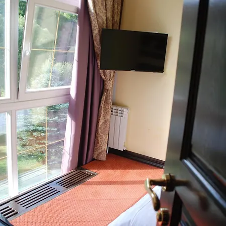 Zolota Pidkova & River 木屋 *