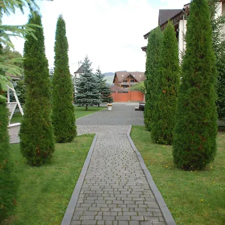 Zolota Pidkova & River