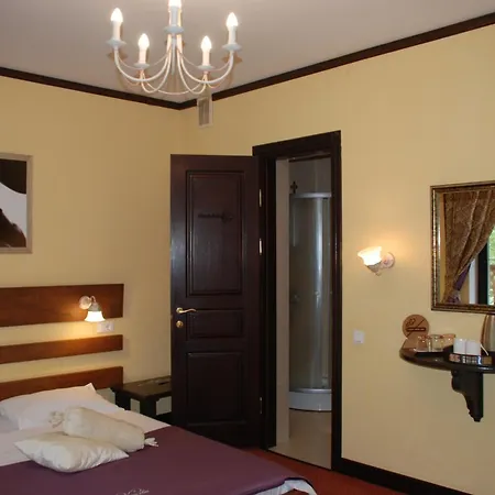 Zolota Pidkova & River