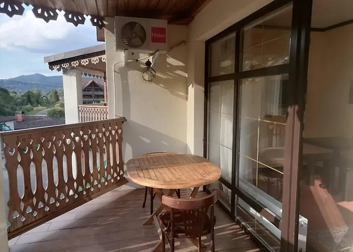 Chalet Zolota Pidkova & River