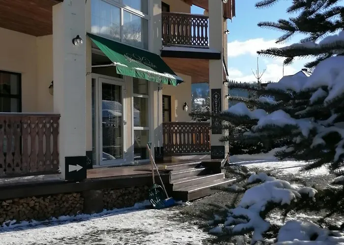 Zolota Pidkova & River سلافسكي